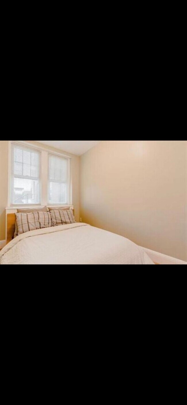 Photo - 2009 Commonwealth Ave