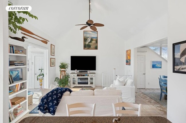 Photo - 400 Noyack Rd