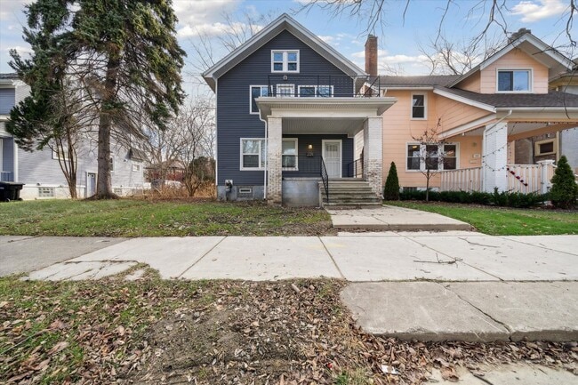 Photo - 3 bedroom 2000 sq ft remodeled $1550