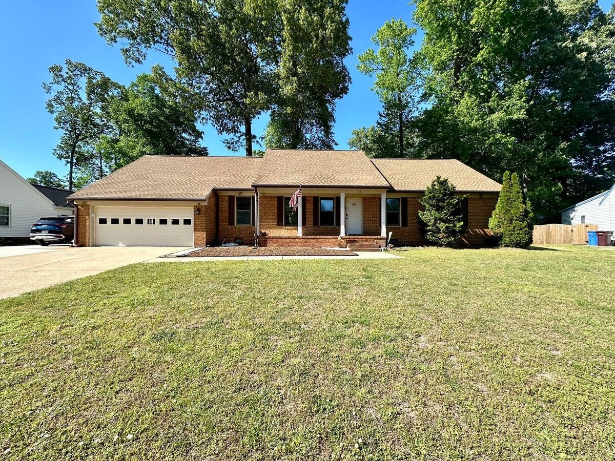 Photo - 831 Mildenhall Dr