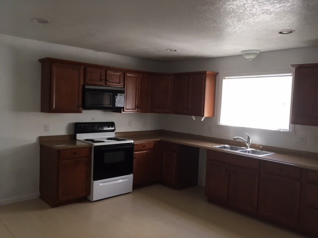 Photo - 1118 N Yosemite Ave