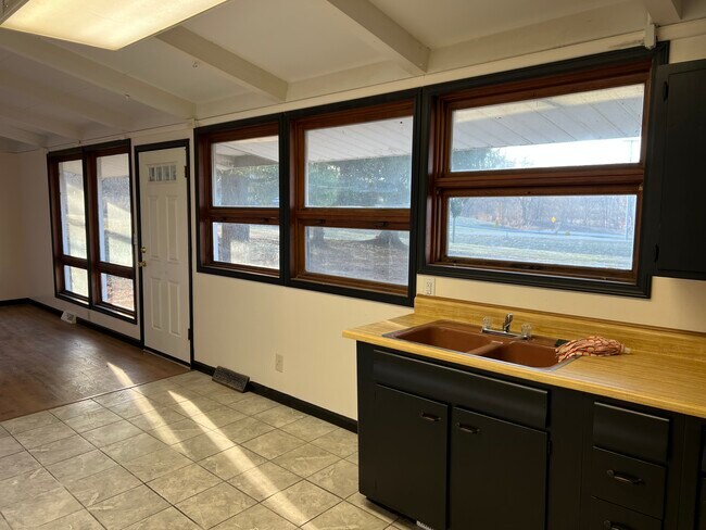 Photo - 9018 Columbus Rd