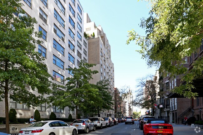 Photo - 44 E 67th St
