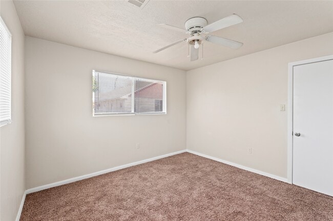 Photo - 4906 Farmer St