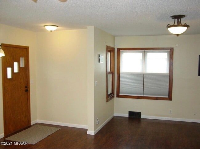 Building Photo - 2 bed 2 bath single family home for rent!