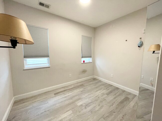 Photo - 113 Hillside St