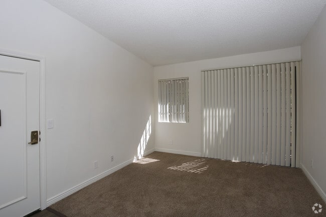 2 BR, 1 BA - 751 SF - Victoria Springs