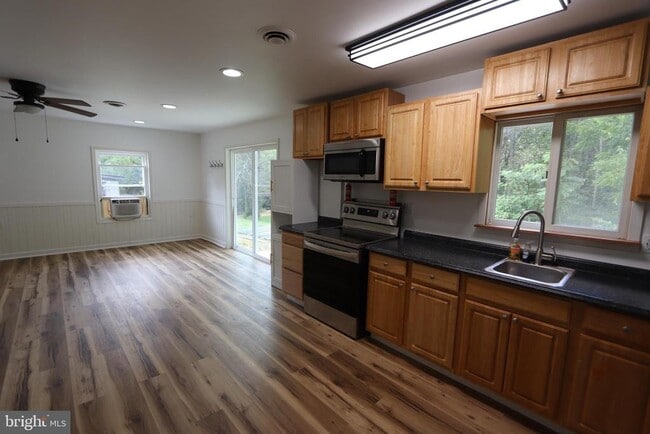 Photo - 9540 Greenfield Rd