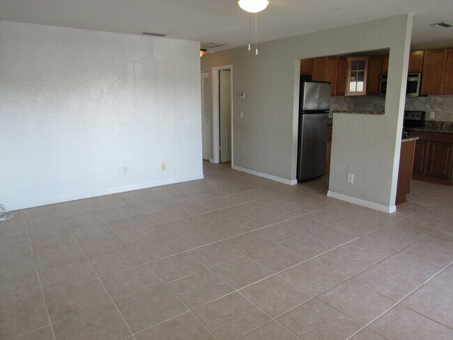 Living room - 411 N Halifax Ave Unit 302