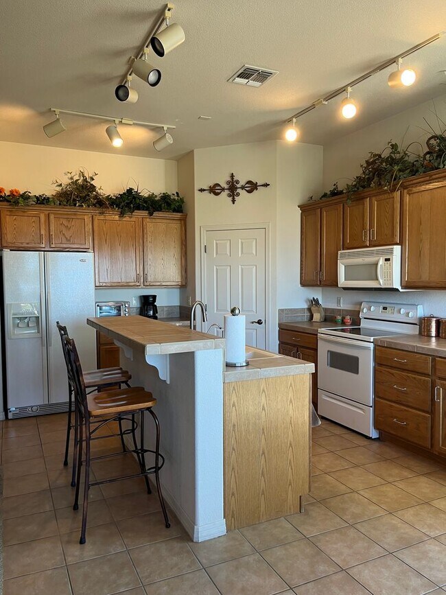 Photo - 1484 Aztec Cove