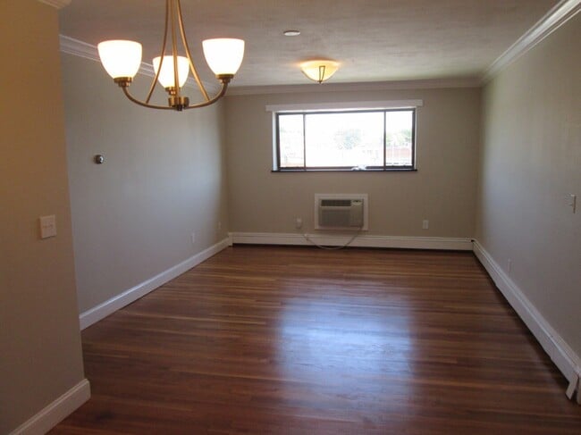 8R Riverside St Unit 3-3