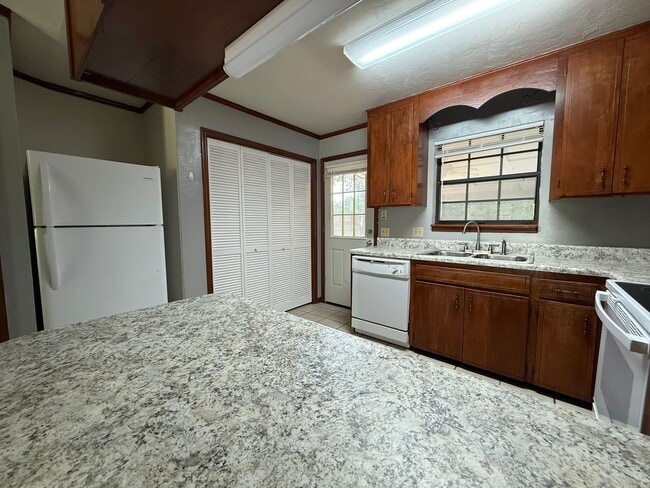 Photo - 2/2 Right at the Front of BREWSTER ESTATES w/ FENCED YARD! Unit A