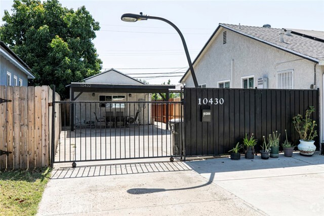 Building Photo - 10432 Langdon Ave Rental