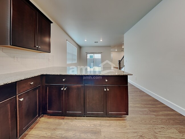 Photo - 658 W Bosal Dr