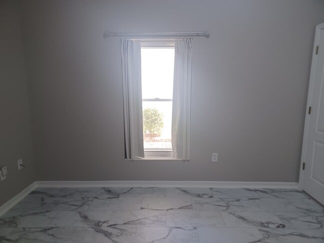 Photo - 2250 Candlewood Ln E