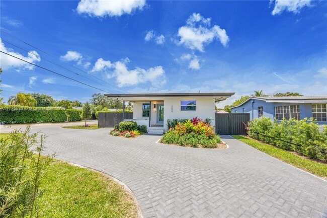 Photo - 2650 SW 65th Ave Casa