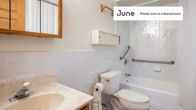 Photo - Room in Shared 4 bed/2.5 bath home Unidad A