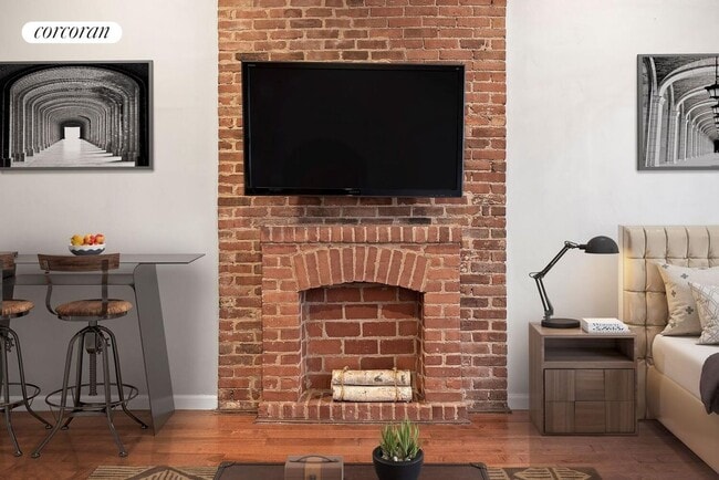 Photo - 453 W 43rd St