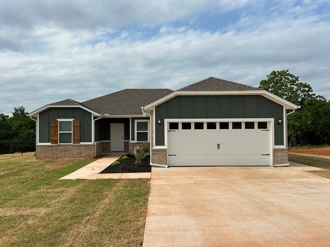 Building Photo - Welcome Home to 3 Bedroom, 2 Bathroom on 1.51 Acre Lot!