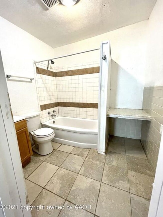 Photo - 2 bed/ 1 bath full stucco home with fenced yard