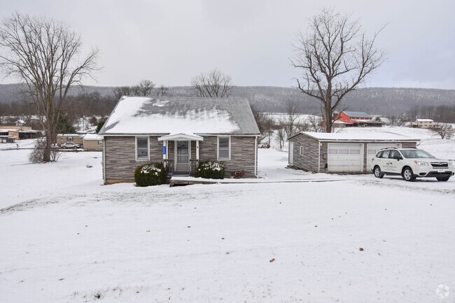 Building Photo - Quaint Home in Mill Hall with 2 Car Garage!