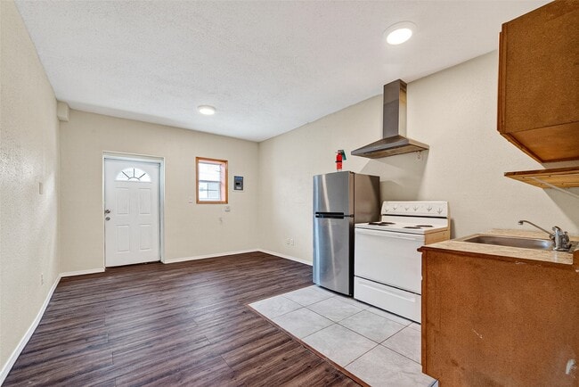 Building Photo - 7738 Park Pl Blvd Unit A