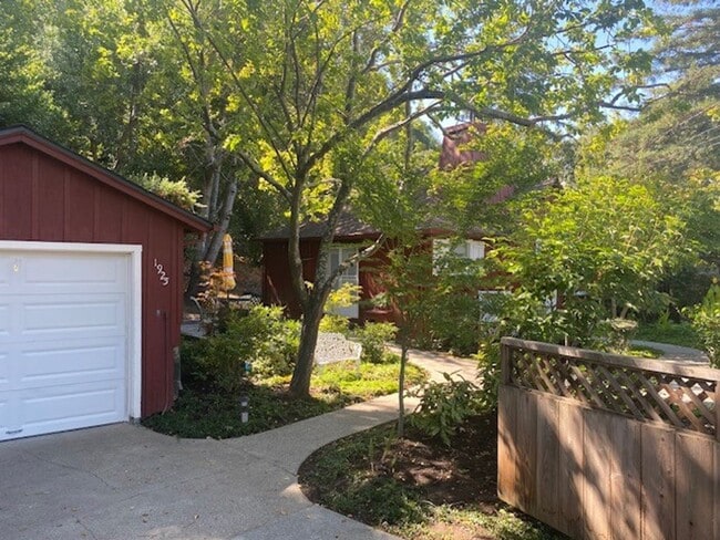 Photo - Charming Studio Cottage for Lease