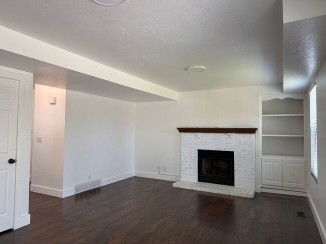 1237 Webb Ln