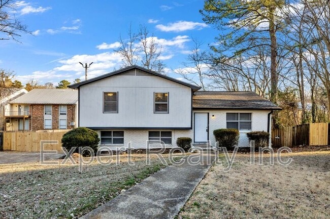 Building Photo - 624 Cresap Cir NE