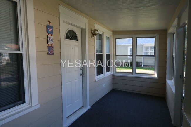 1943 Bertsch Ave