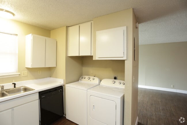2 Bedroom w/Washer & Dryer