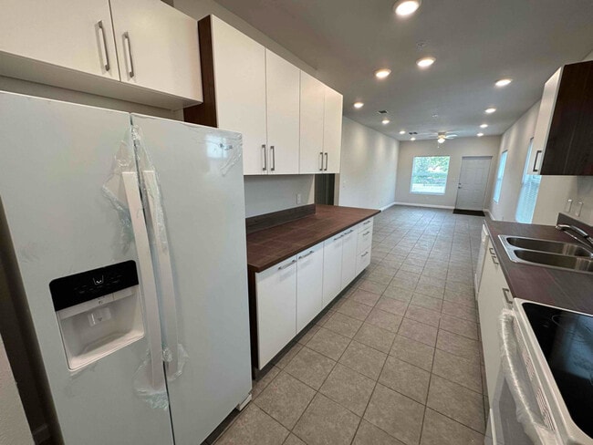 Photo - 7410 SW 10th Ct Unit 201
