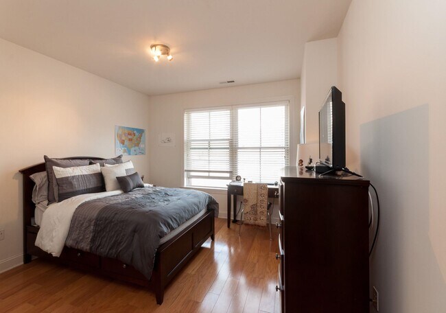 Photo - 20 Ave at Port Imperial Unit 324