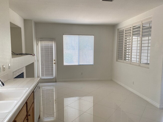 Photo - 9 Skyflower Ln