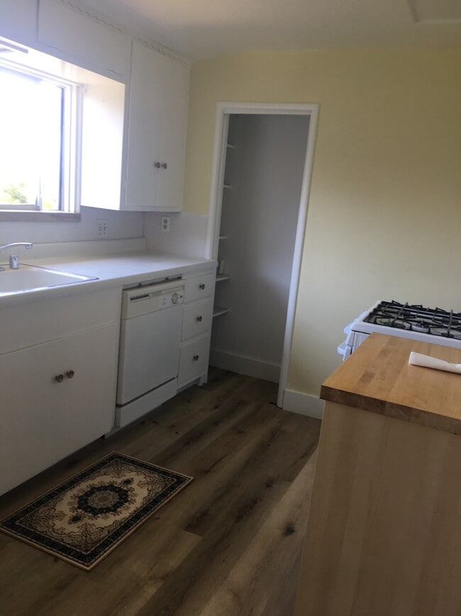 Kitchen - 2240 Rose St Unit Lovely Flat Nice Location