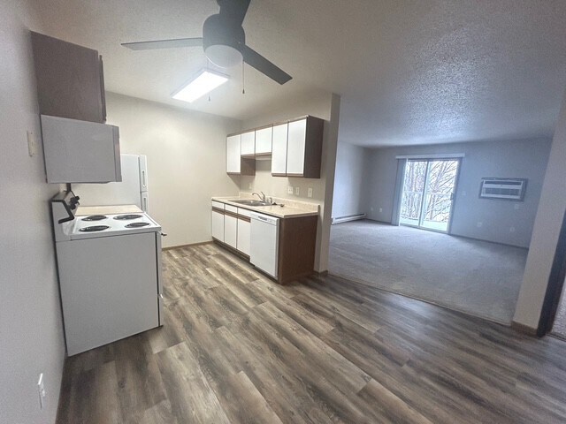 1 Bedroom - Kitchen - Orchid Place Apartments