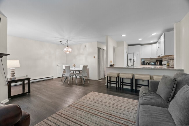 Photo - 8 Rose Ln Unit APT 10-5