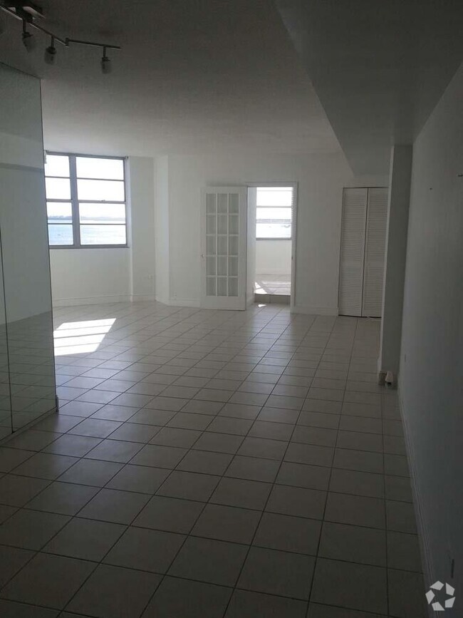 Building Photo - 801 Brickell Bay Dr Unit 1665 Rental