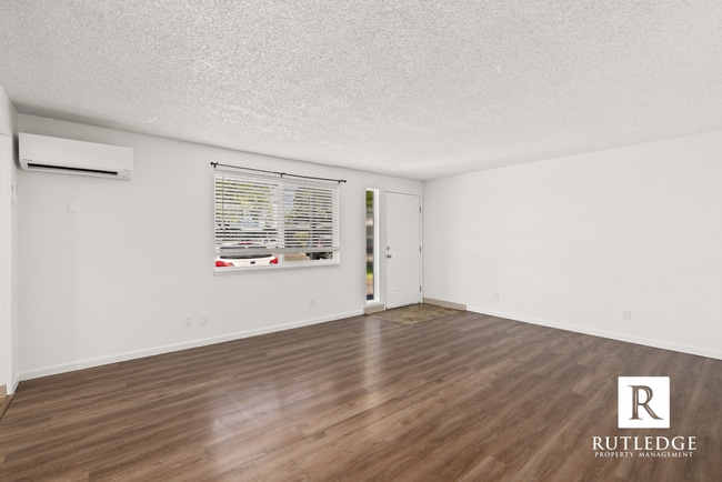Photo - 2250 Crater Lake Ave