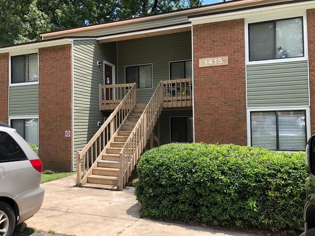 Building Photo - WB 1415 Unit B