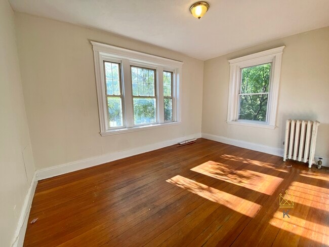 Building Photo - 1788 Beacon St Unit 6 Rental