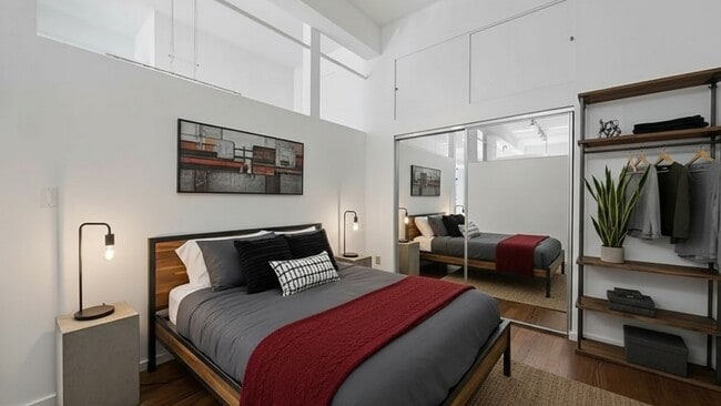 Building Photo - 34 E 62nd St Unit 1