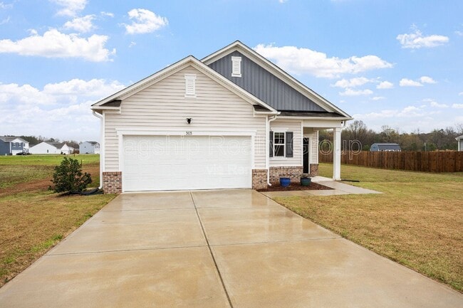 Photo - 303 Kenison Way