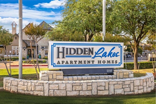 Building Photo - Hidden Lakes Rental