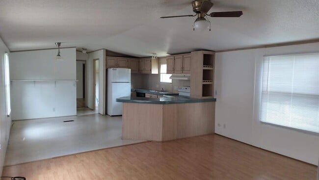 305 Woods Ln