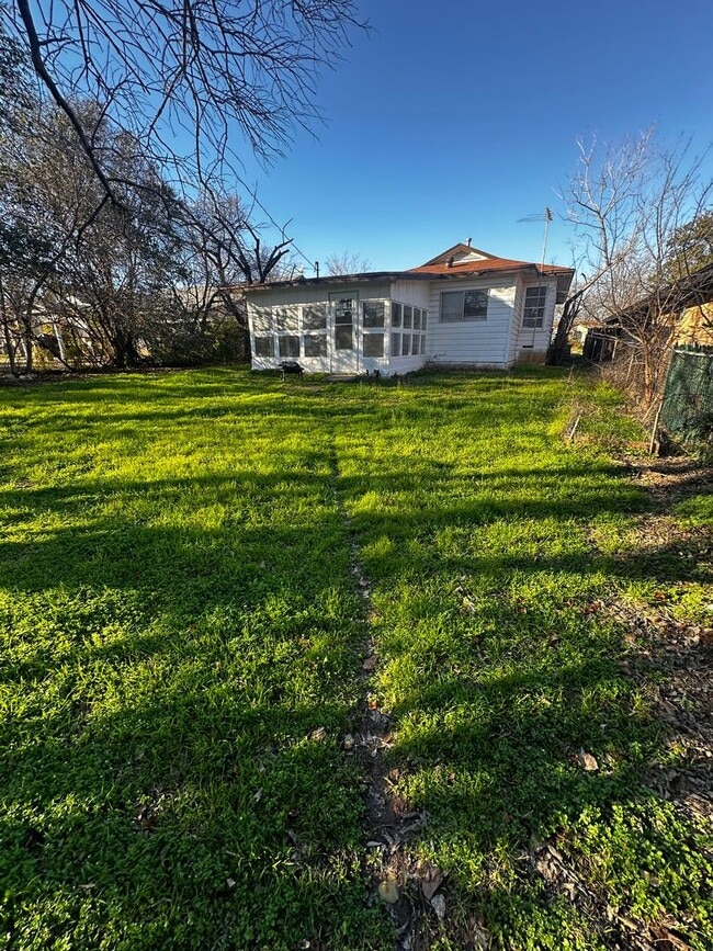 Photo - 3 bedroom 1 bathroom with 1 car garage in 76107