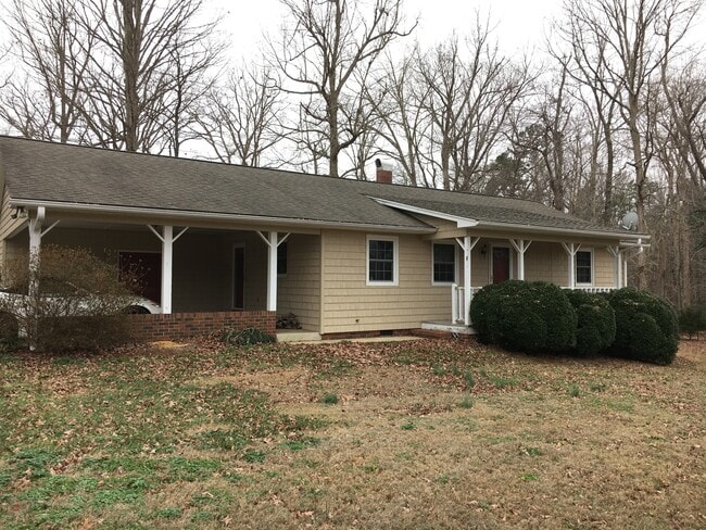 Building Photo - 2 BED 2 BATH HOME. $1,300 RENT $1,300 DEPOSIT