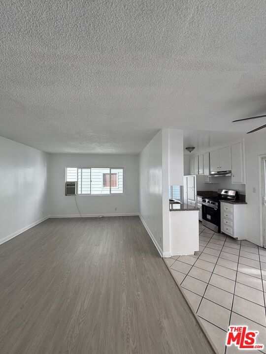 Photo - 1226 Armacost Ave Unidad 9