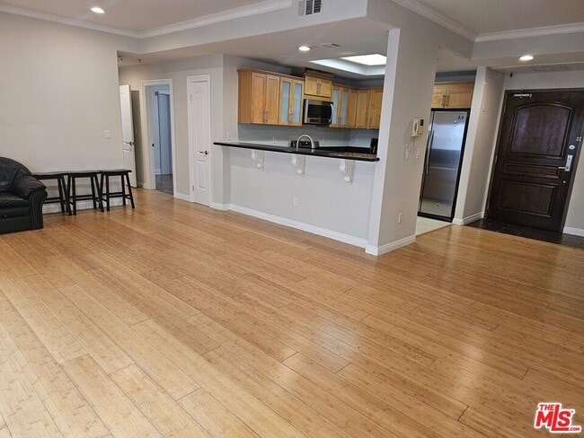 Photo - 1128 S Serrano Ave Unidad 102