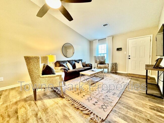 Photo - 549 Edgecliff Ln